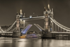 DAS-127A Tower Bridge London Night 30x20