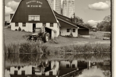 DAS-271B Red Barn Reflection 20x30